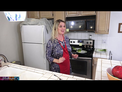 ❤️ Stepmom u munghje in cucina prima di a so data ️ Video porno à porn co.teenactivewear.ru ️❤