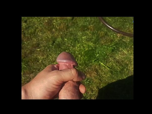❤️ Hottie si fa scopare a figa rosa è cums cun un squirt in un giardinu d'estate ️ Video porno à porn co.teenactivewear.ru ️❤